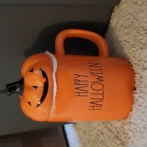 Rae Dunn Halloween pumpkin mug with pumpkin topper